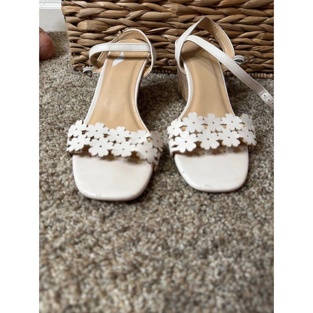 XOXO white faux, leather sandal 8 657 wedge - Picture 3 of 7